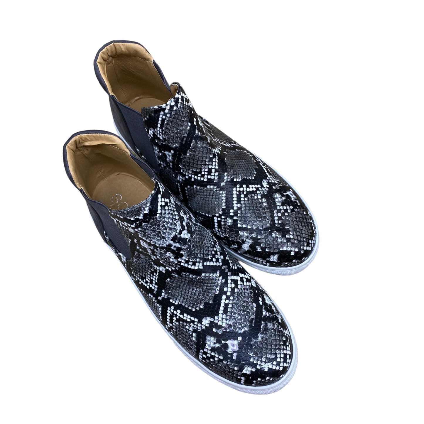 Shoes Sneakers By Clothes Mentor Size: 9