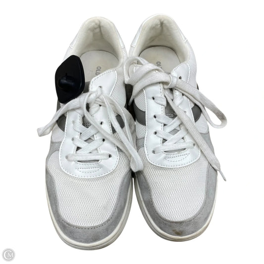 Shoes Sneakers By Old Navy In Grey & White, Size: 8