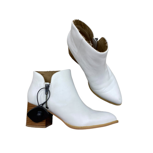 Boots Ankle Heels By Seychelles In White, Size: 7