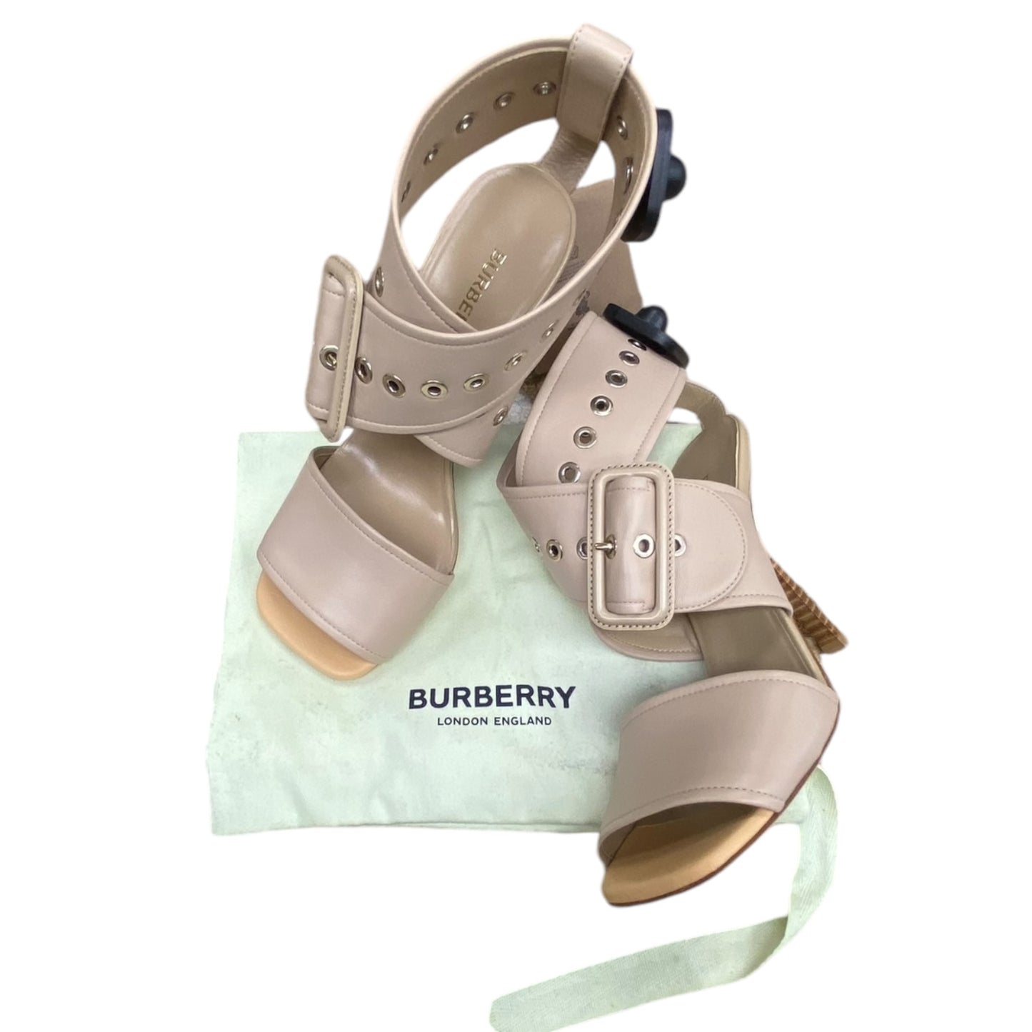 Shoes Luxury Designer By Burberry In Beige, Size: 5.5