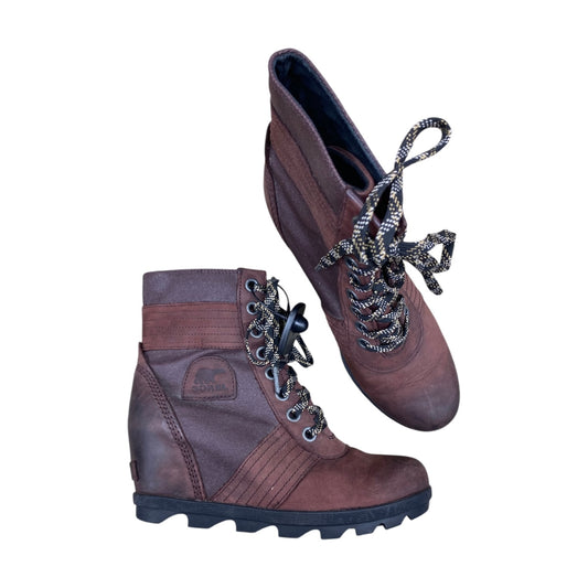 Boots Designer By Sorel In Maroon, Size: 9