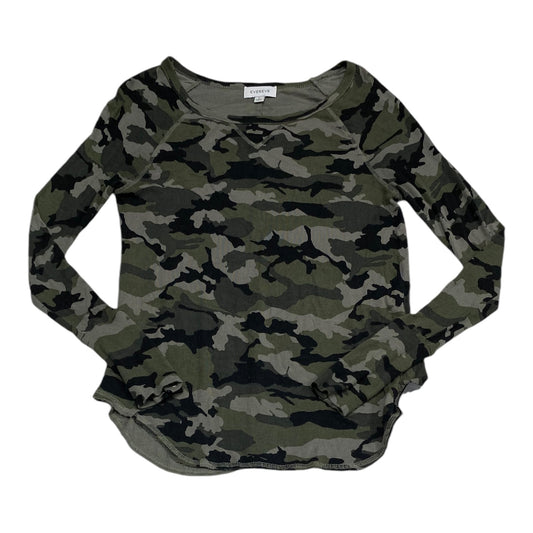 Top Long Sleeve By Evereve In Camouflage Print, Size: S