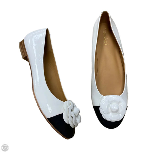 Shoes Flats By Cmc In White, Size: 9.5