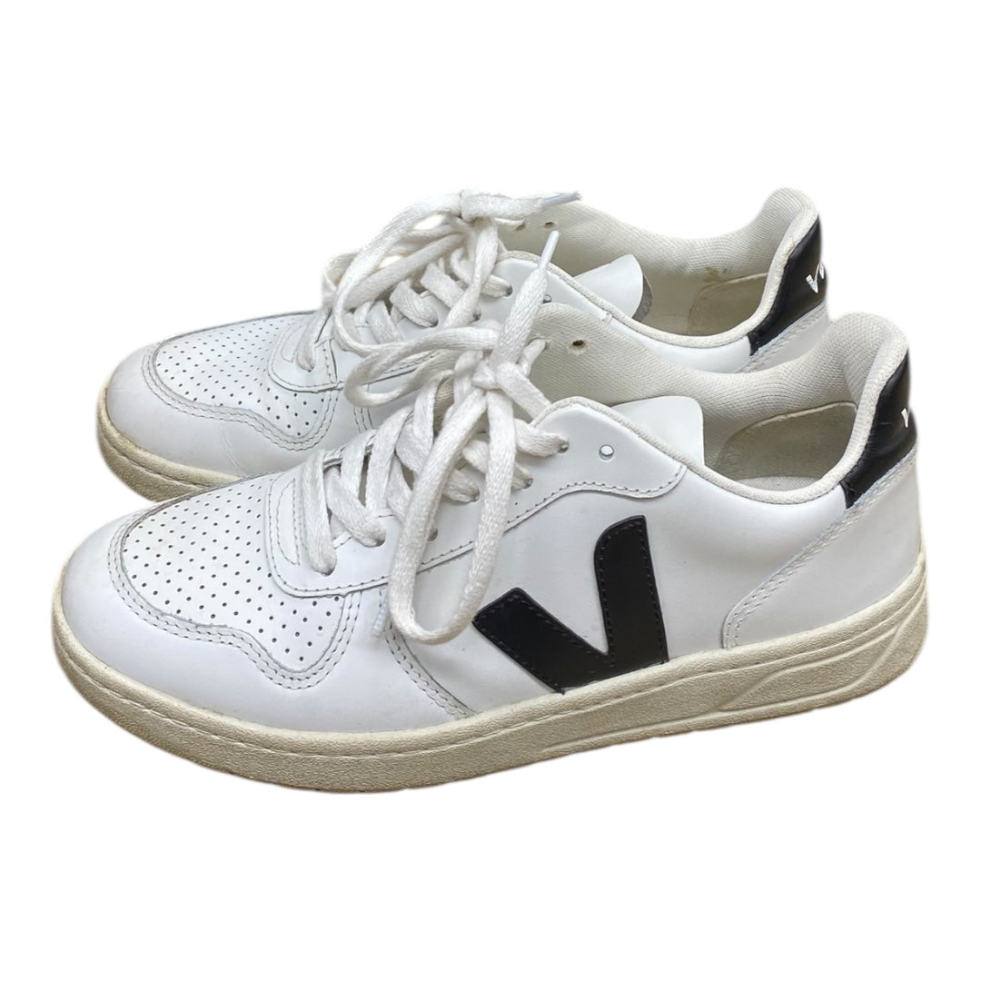 Shoes Sneakers By Veja In White, Size:7