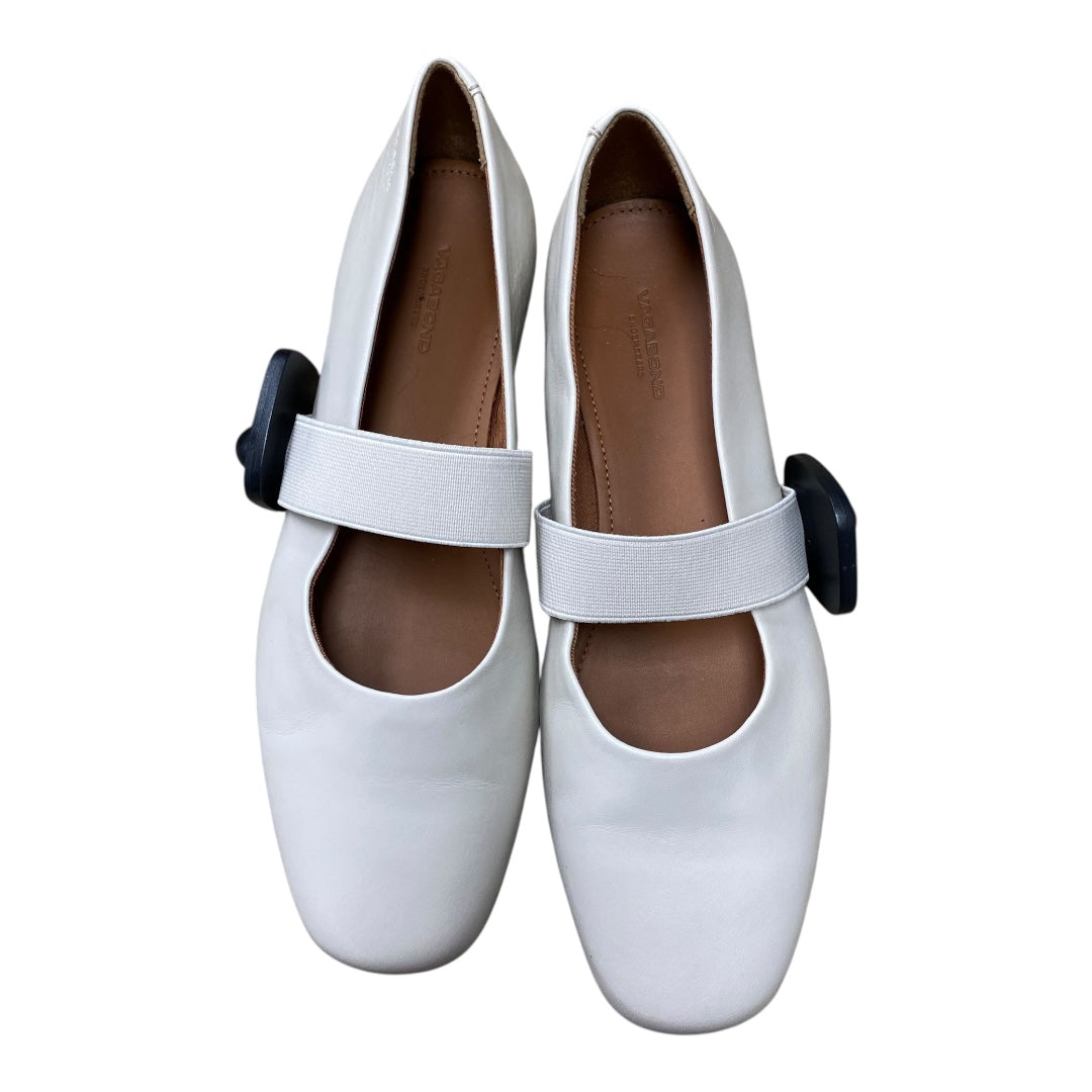 Shoes Flats By Cmc In Ivory, Size:5.5