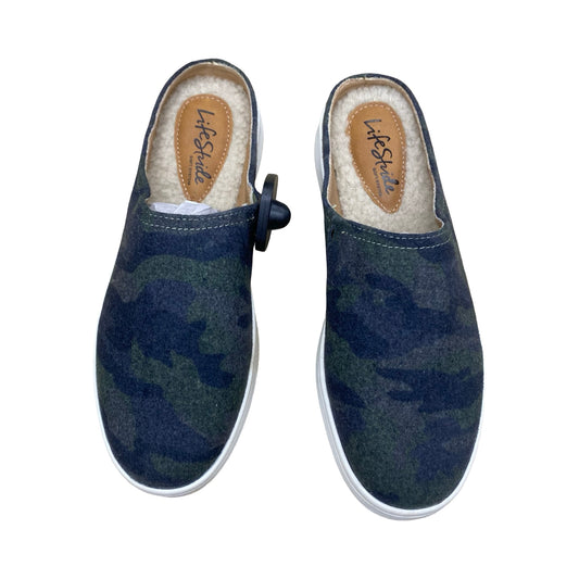 Shoes Flats By Life Stride In Camouflage Print, Size:7