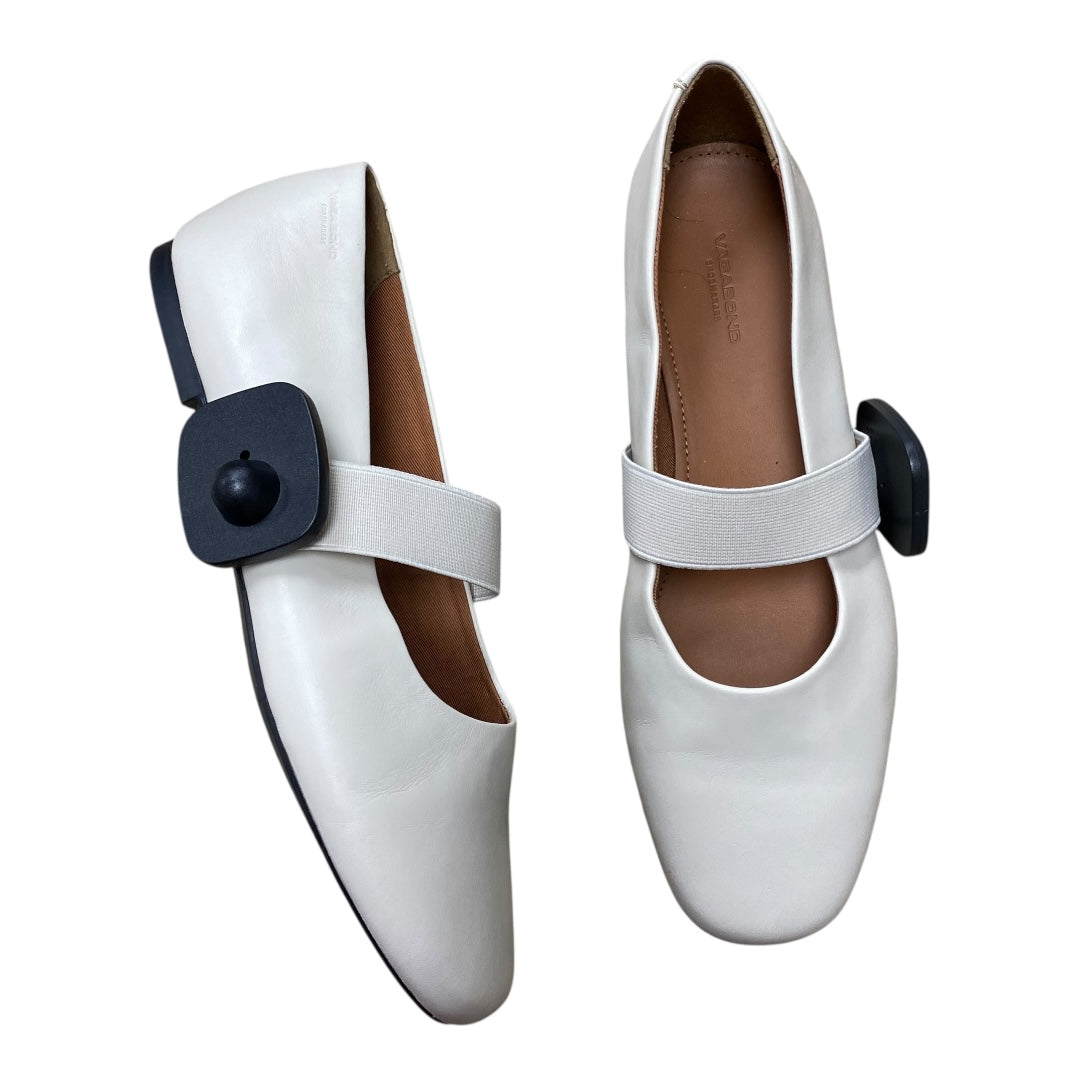 Shoes Flats By Cmc In Ivory, Size:5.5