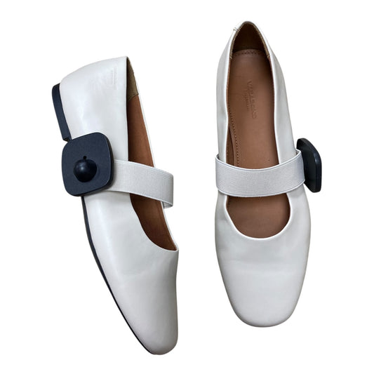 Shoes Flats By Cmc In Ivory, Size:5.5