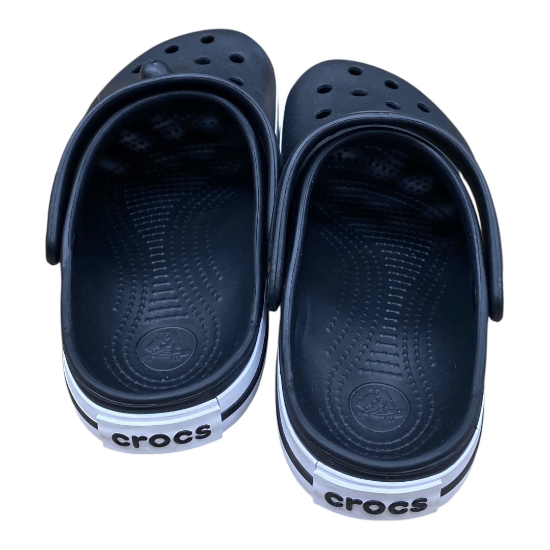 Sandals Flats By Crocs In Black, Size:8