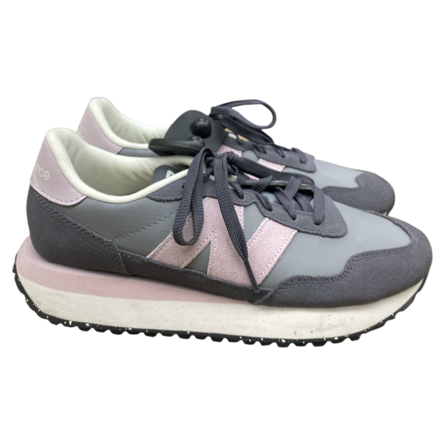 Shoes Sneakers By New Balance In Grey & Pink, Size:8