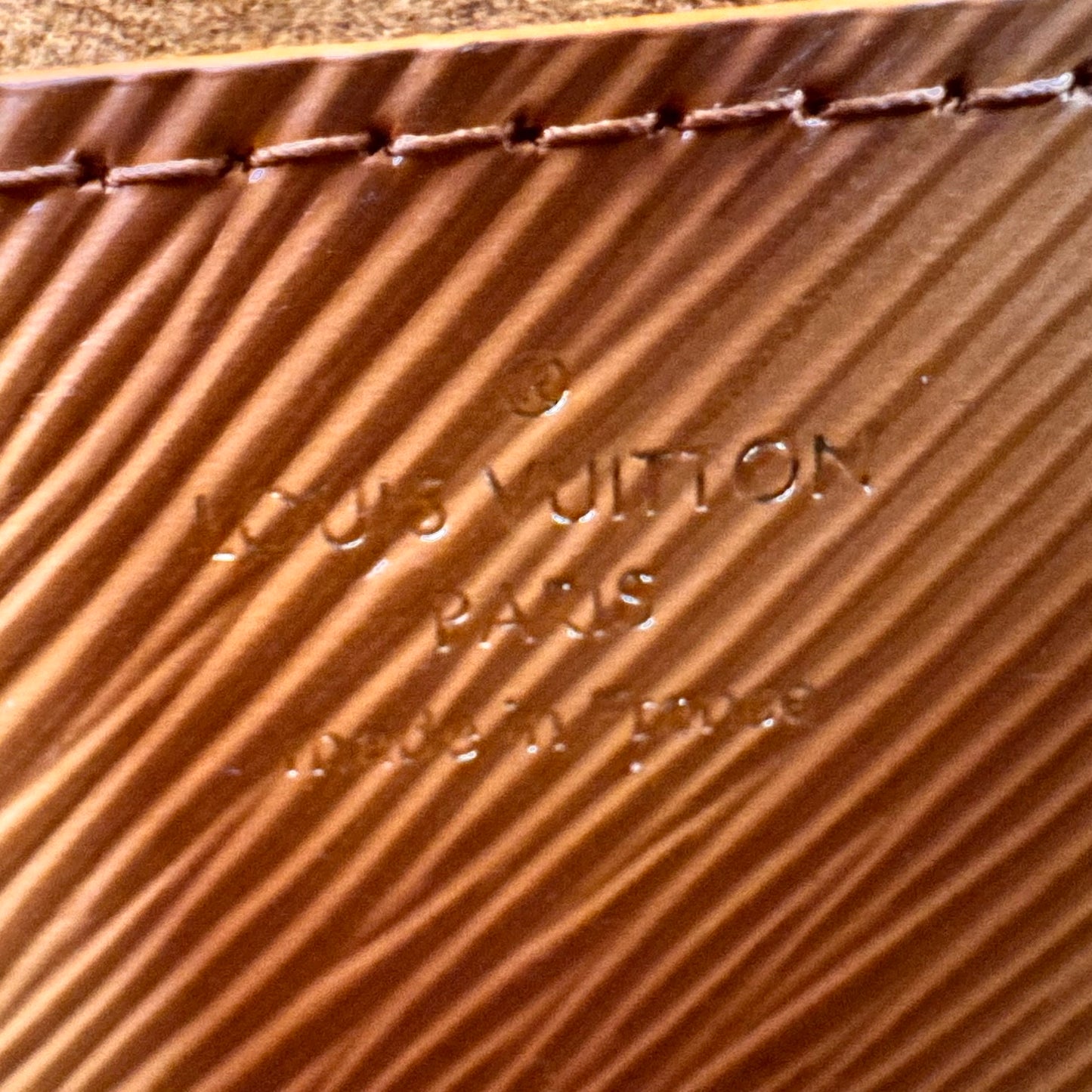 Epi Twist MM Handbag Luxury Designer By Louis Vuitton In Gold Full Set, Size:Medium (MM)