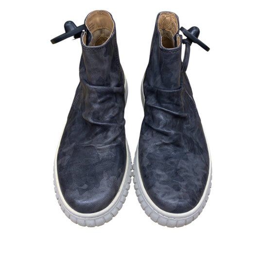 Boots Ankle Flats By Sofft In Grey, Size:9