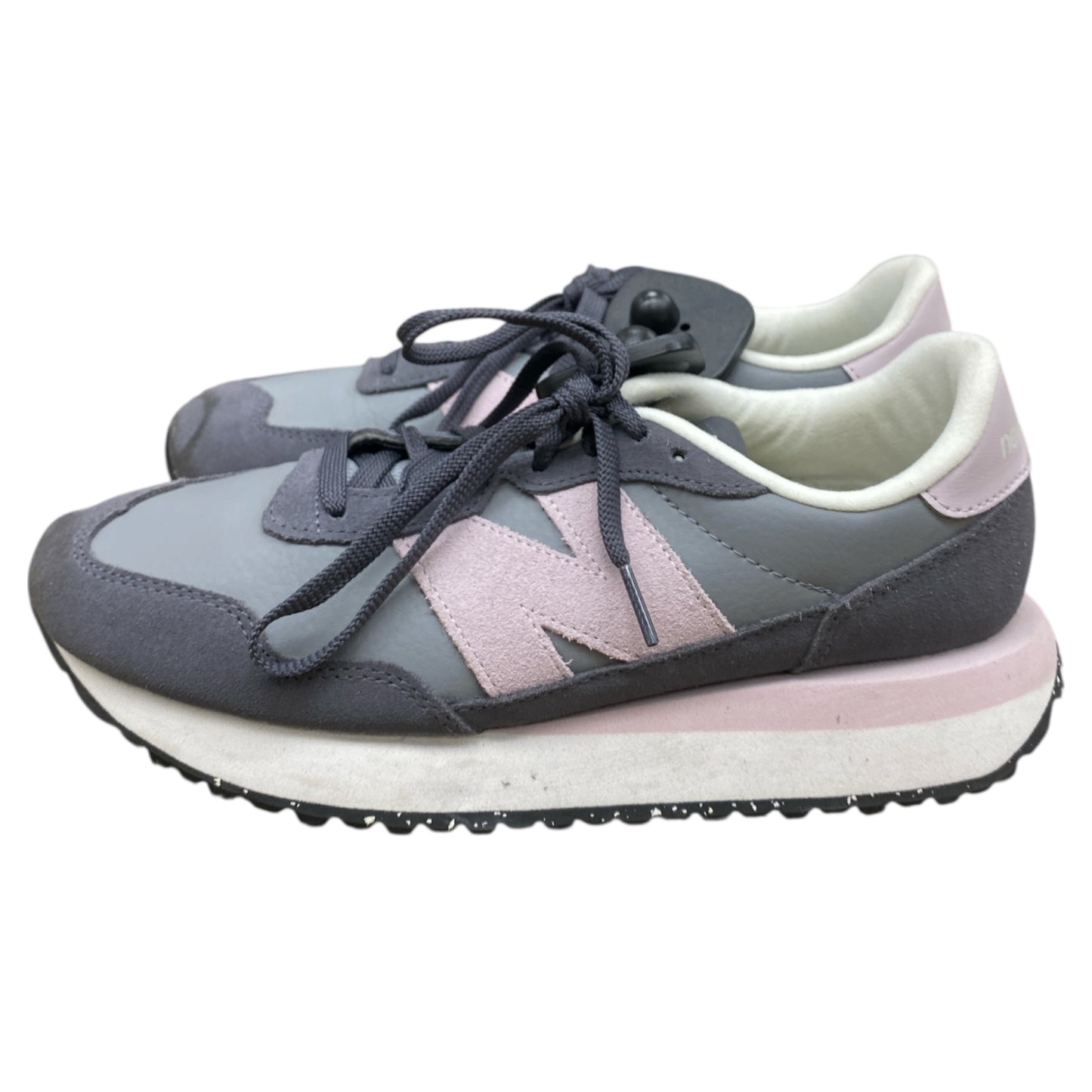 Shoes Sneakers By New Balance In Grey & Pink, Size:8