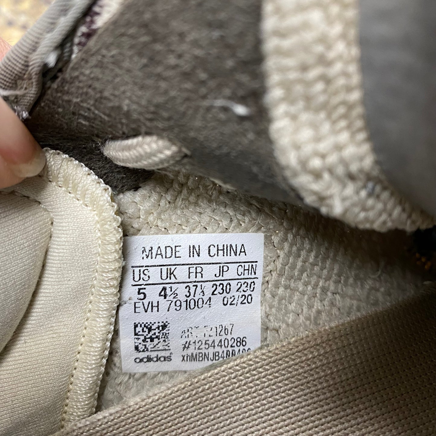 Shoes Luxury Designer By Yeezy In Multi, Size: 6.5 (SIZE 5 : MALE)