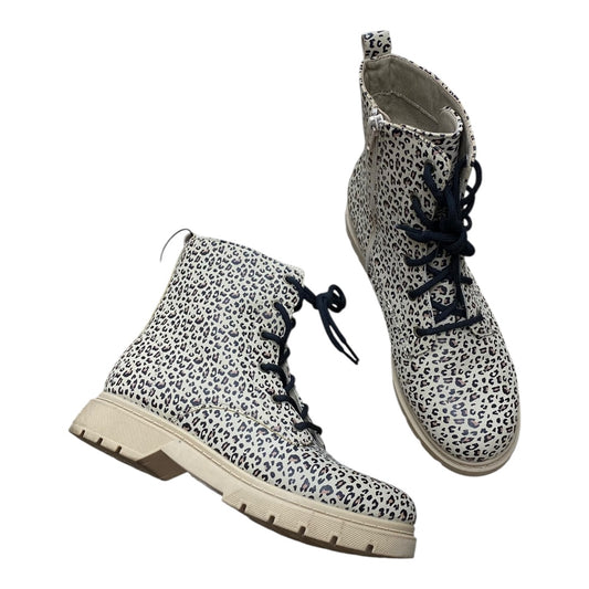 Boots Ankle Flats By Serra In Animal Print, Size:9