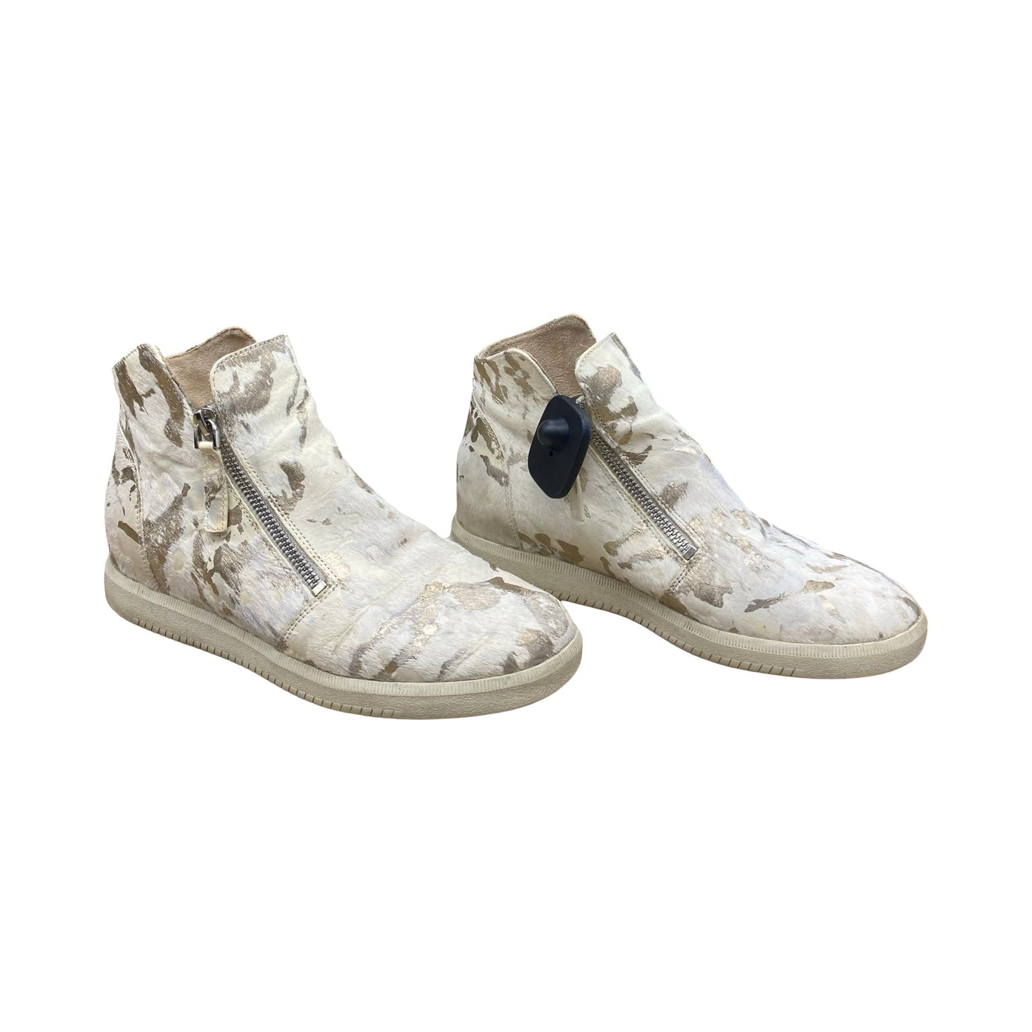 Shoes Sneakers By Vaneli In Multi, Size:8.5