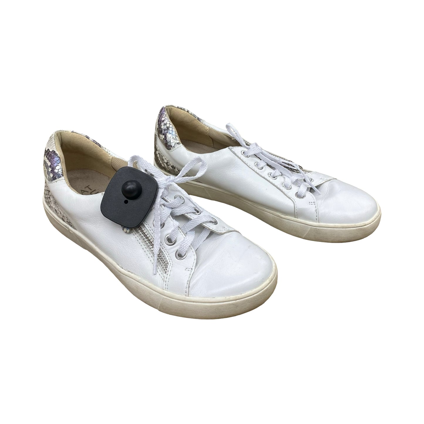 Shoes Sneakers By Naturalizer In White, Size:6.5