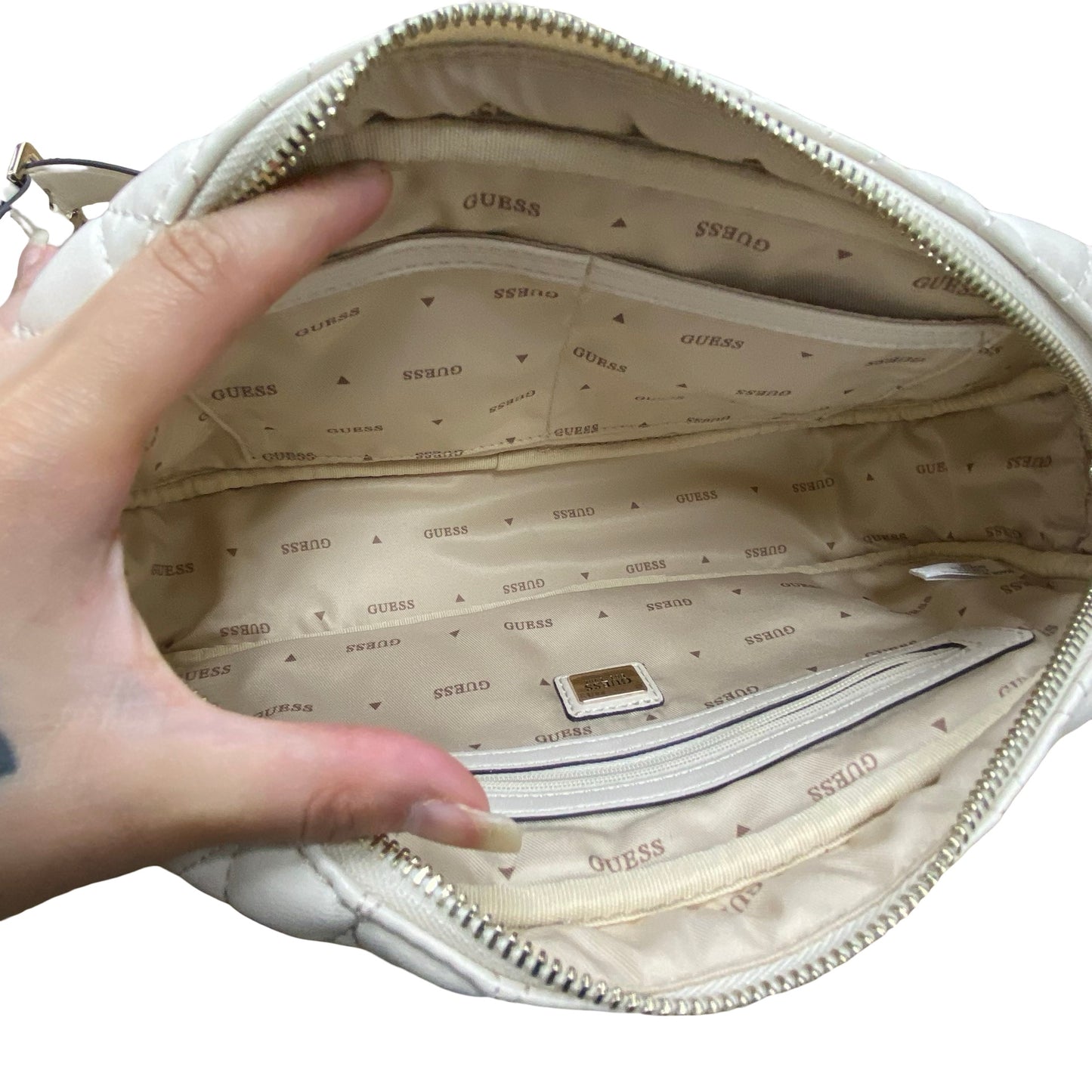 Handbag By Guess In Ivory, Size:Medium