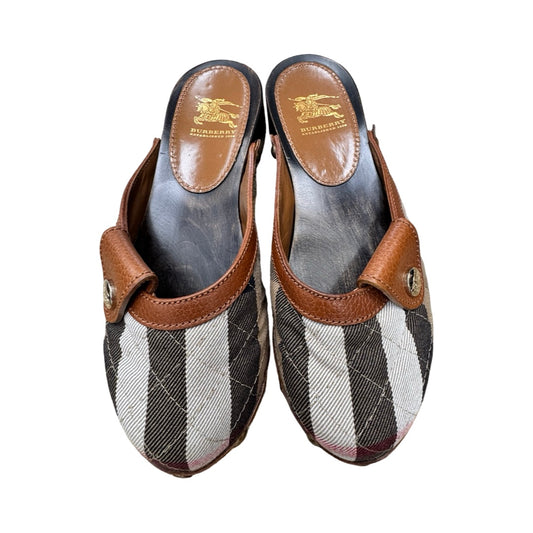 Shoes Luxury Designer By Burberry In Multi, Size:5.5