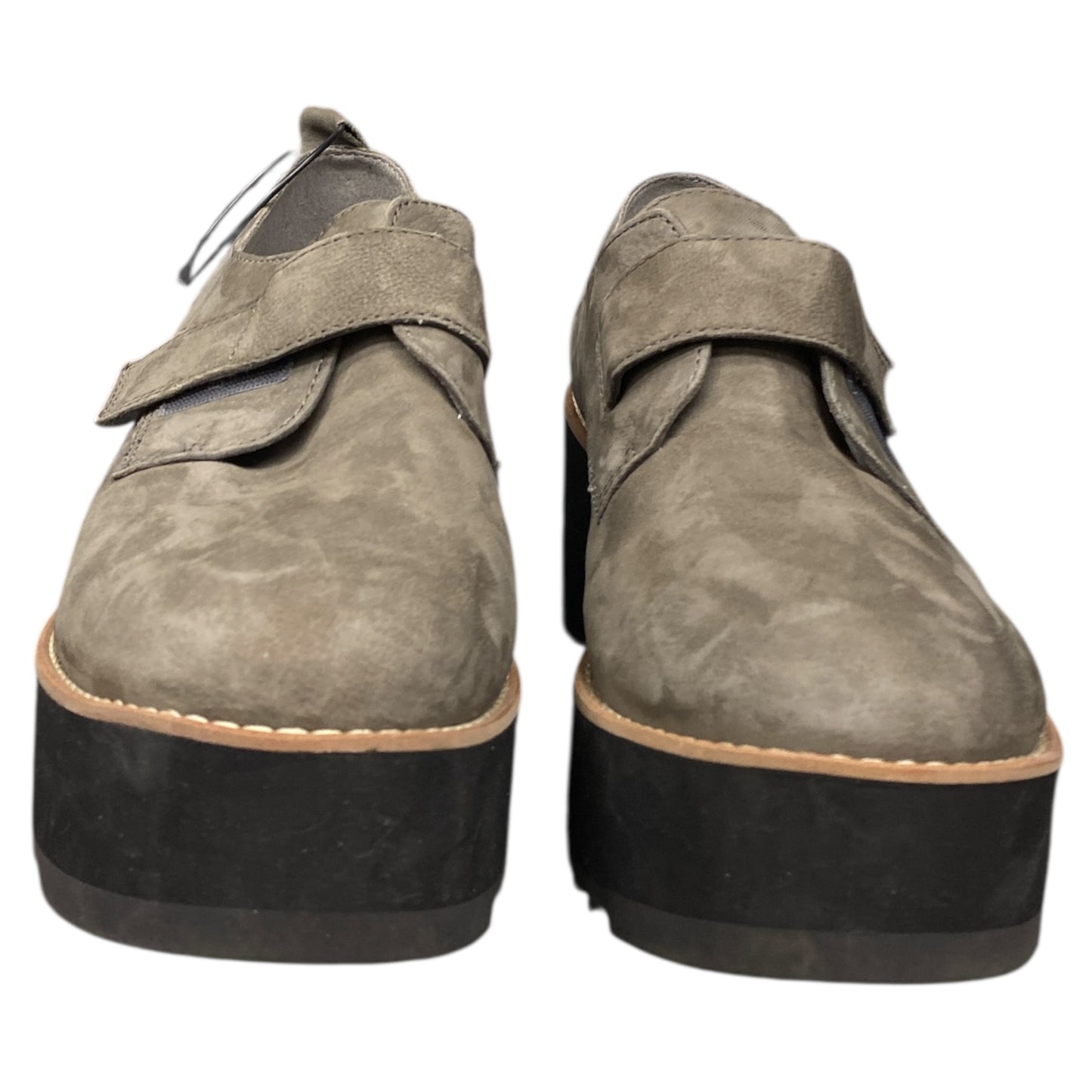 Shoes Designer By Eileen Fisher In Grey, Size:8