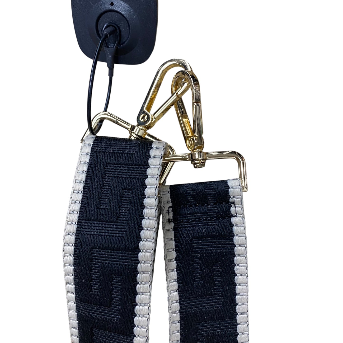 Accessory Tag By Clothes Mentor In Multi