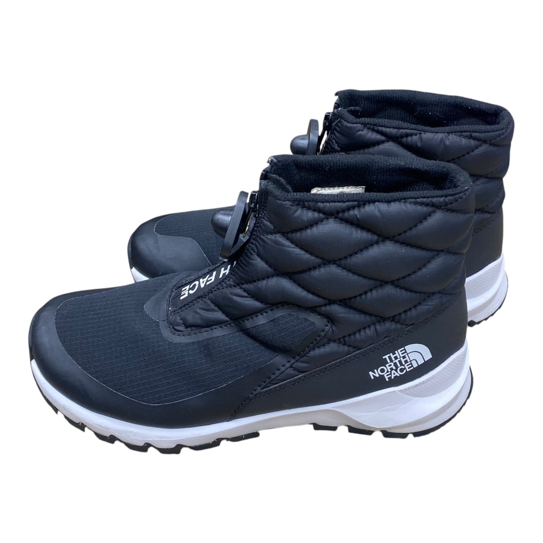 Boots Ankle Flats By The North Face In Black & White, Size:9