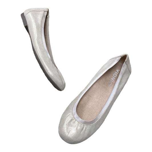 Shoes Flats By Vionic In Beige, Size:6