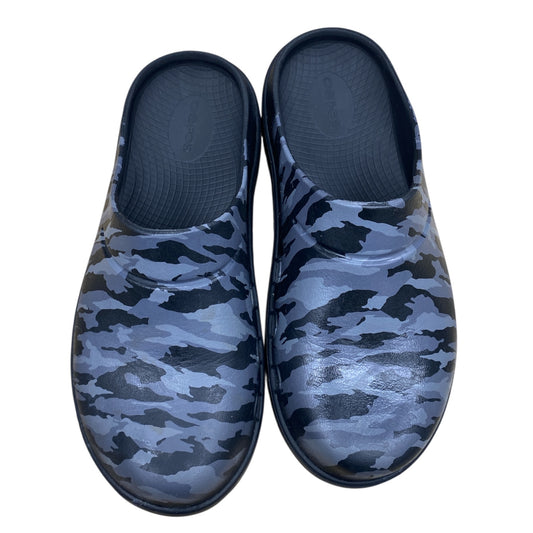 Sandals Flats By Oofos In Camouflage Print, Size:9