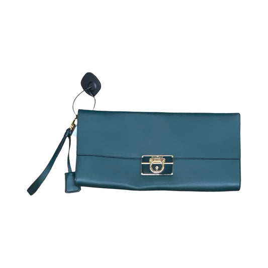Clutch Luxury Designer By Ferragamo In Green, Size:Large