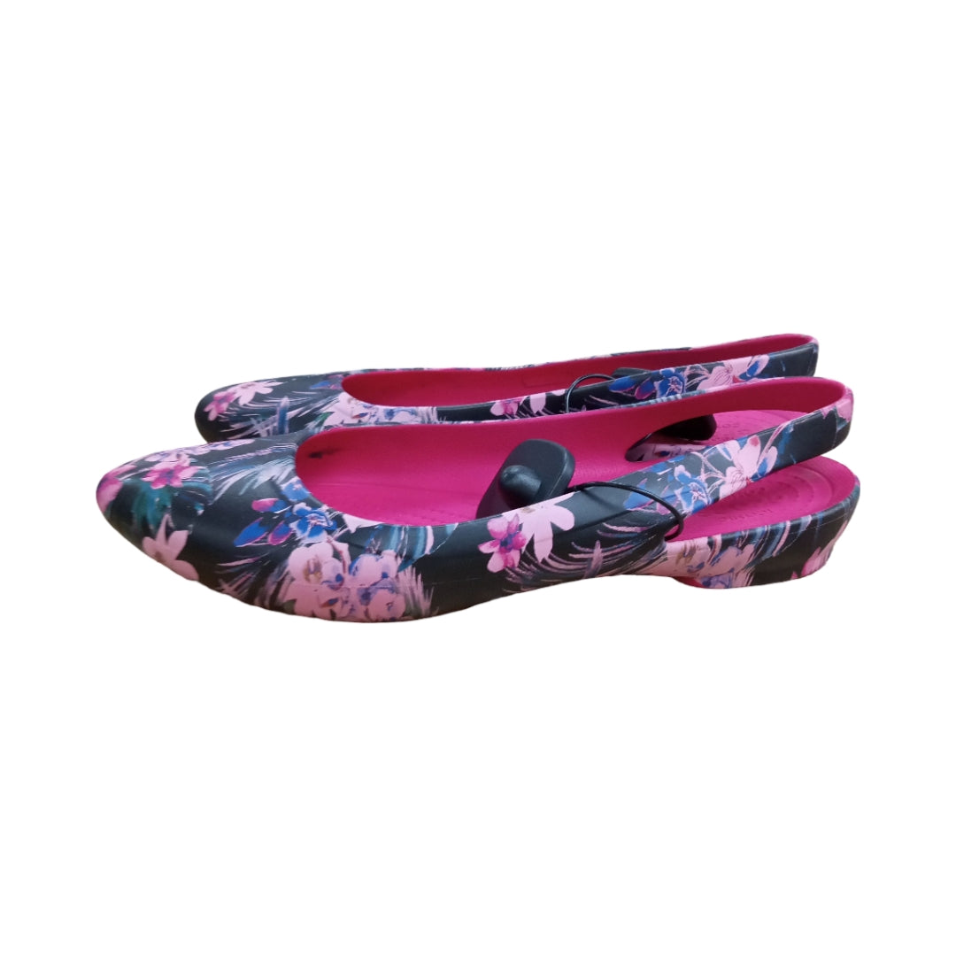 Shoes Flats By Crocs In Floral Print, Size:9
